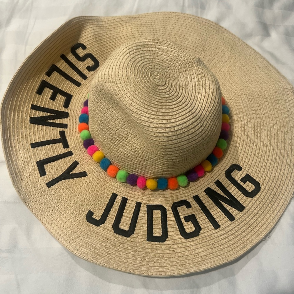 Beach hat with Pom poms